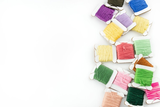 Farebné nite a ihly